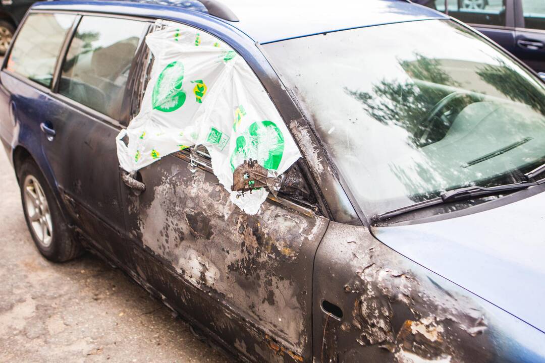 S. Žukausko gatvėje degė 3 automobiliai