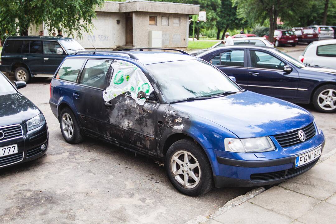 S. Žukausko gatvėje degė 3 automobiliai