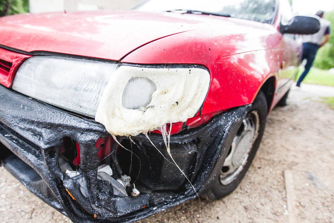 S. Žukausko gatvėje degė 3 automobiliai