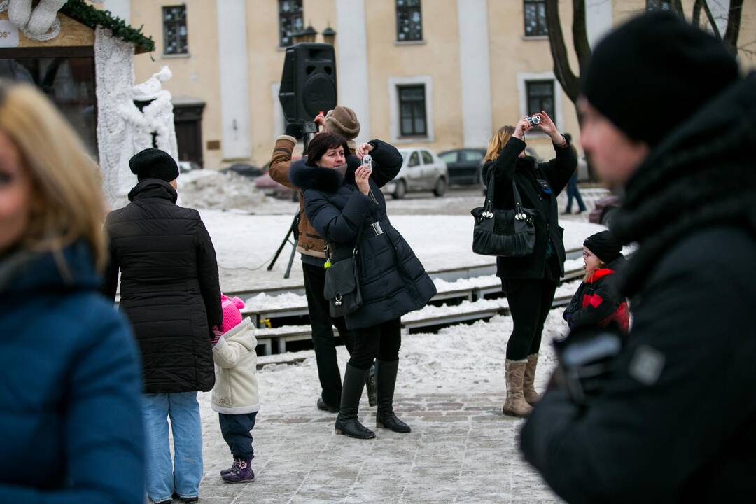 Kauniečiai atsisveikino su Kalėdų eglute