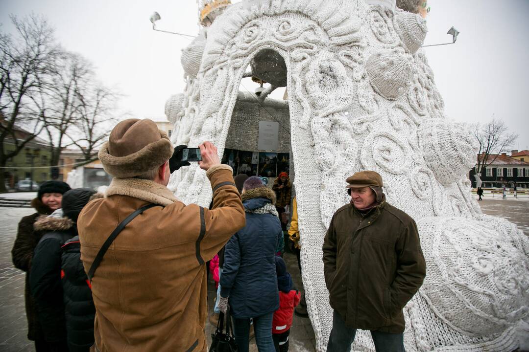 Kauniečiai atsisveikino su Kalėdų eglute