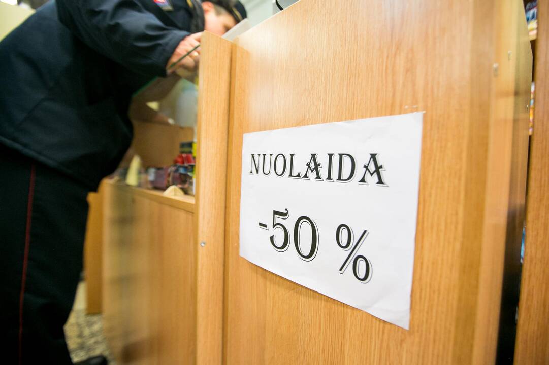 Prekiautojai pirotechnika pavargo mokėti baudas
