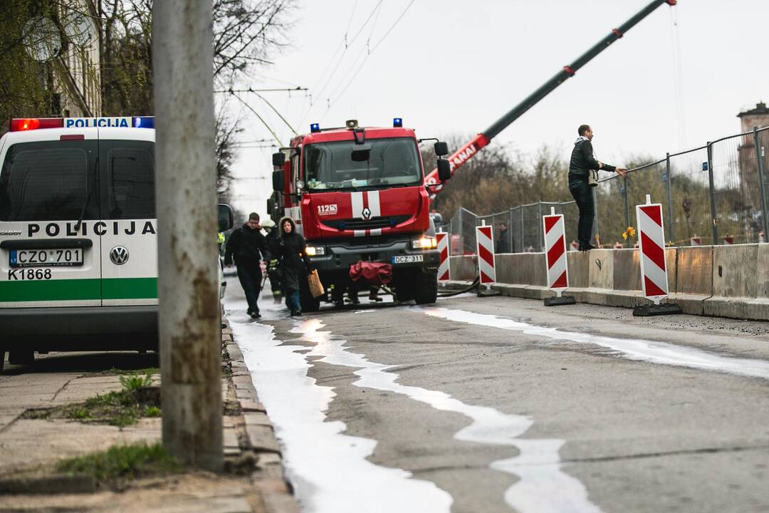 Savanorių prospekto įkalnėje susidūrė autobusas ir „Renault“