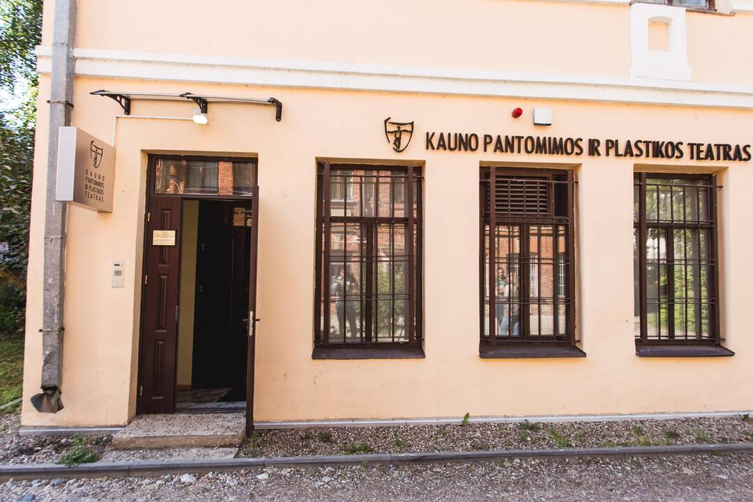 Uždaromas Kauno pantomimos ir plastikos teatras