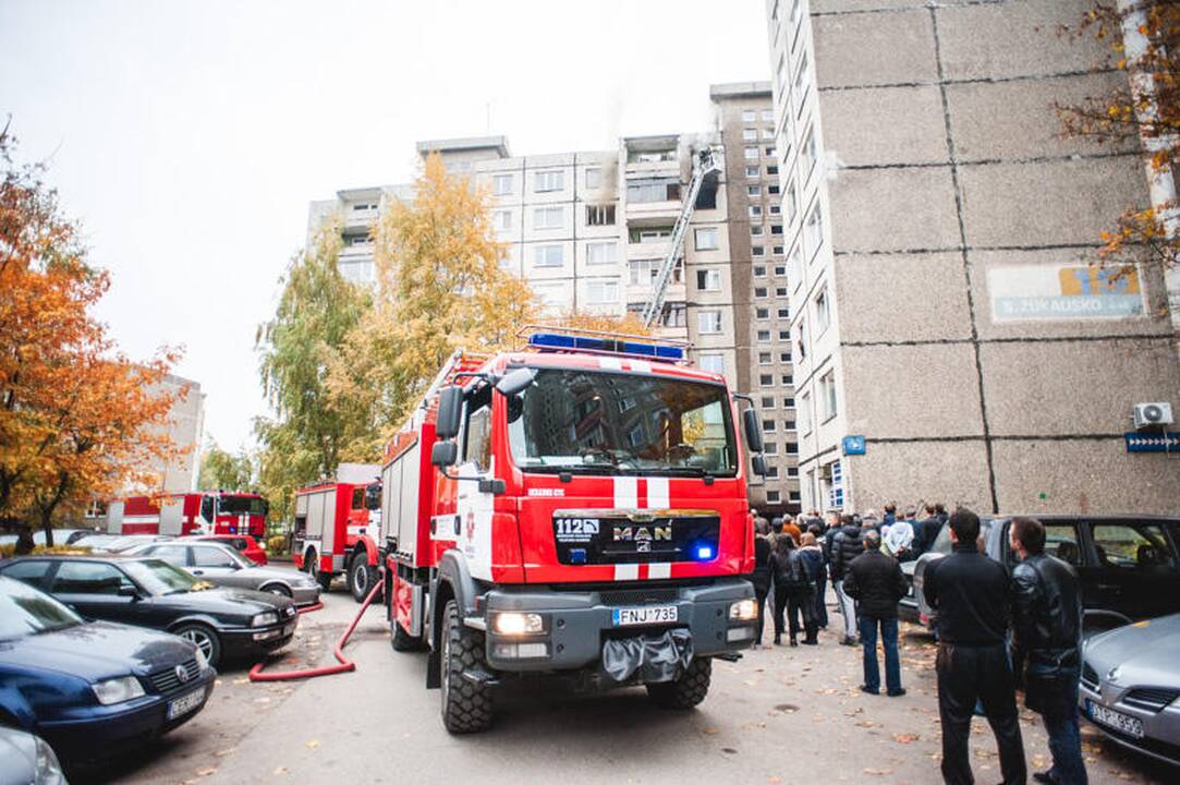 S. Žukausko gatvėje degė daugiabutis