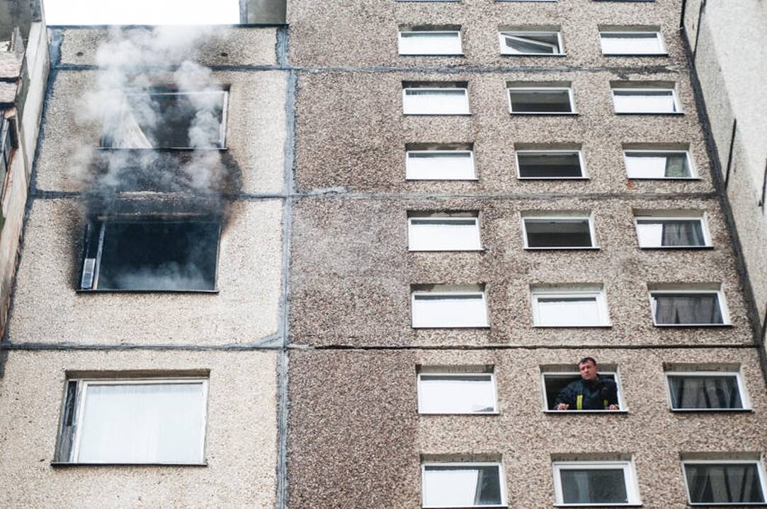 S. Žukausko gatvėje degė daugiabutis