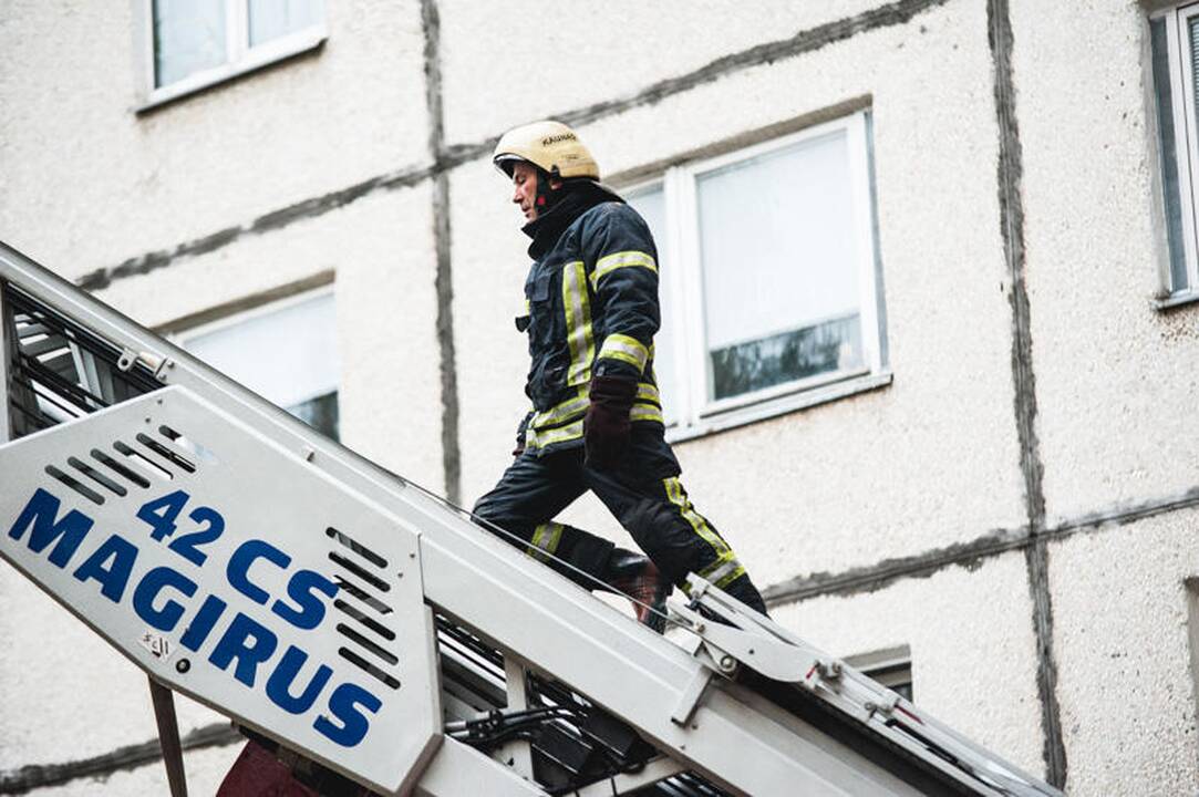 S. Žukausko gatvėje degė daugiabutis