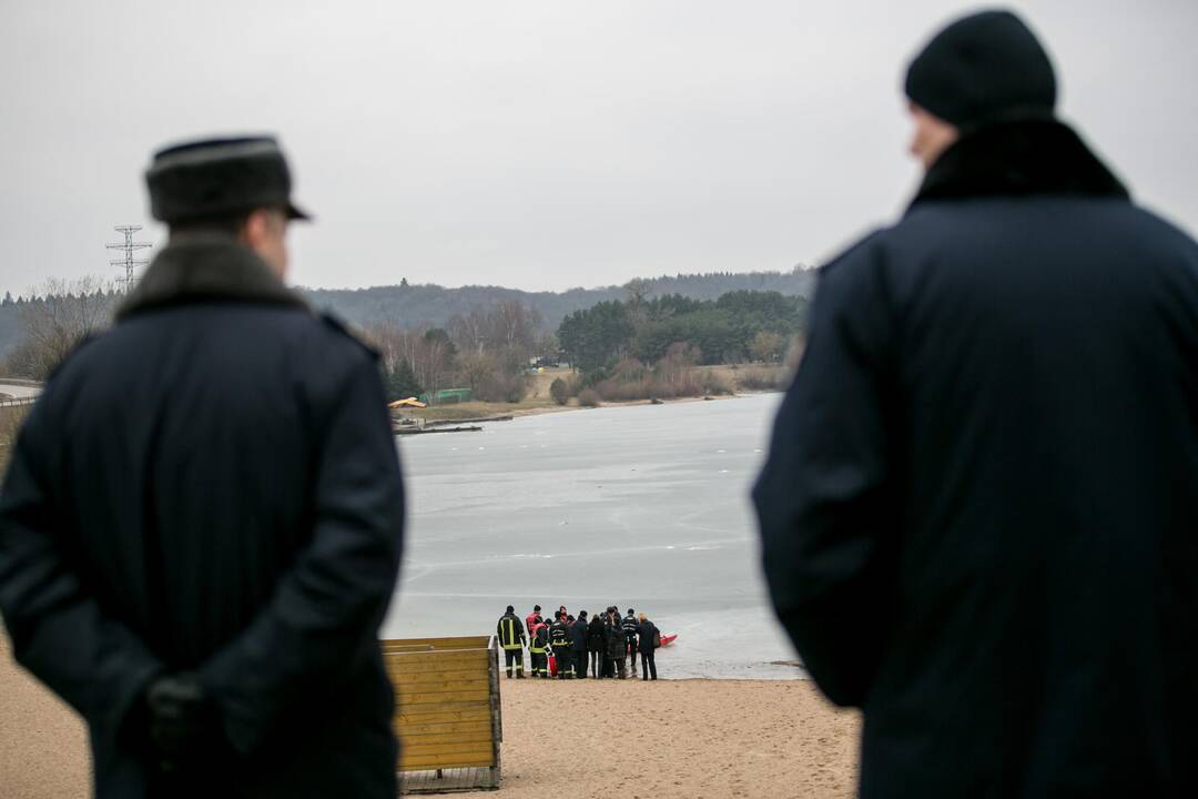 Gelbėjimo pratybos ant ledo