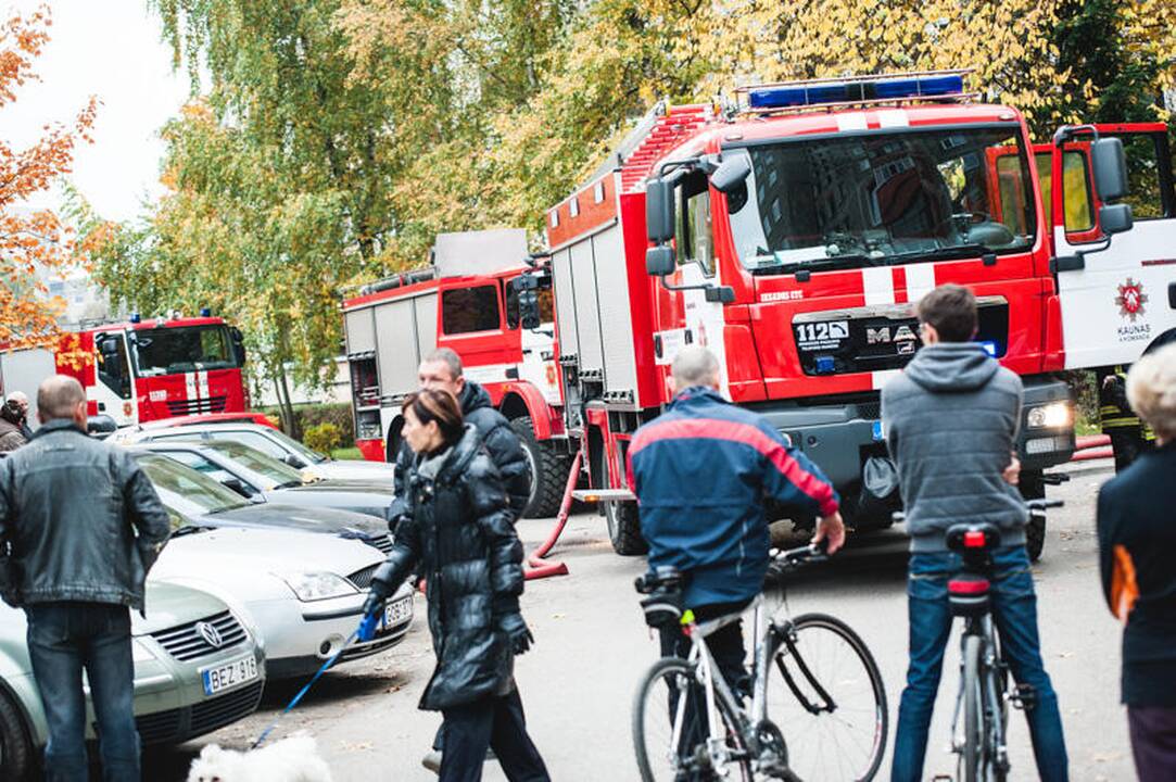 S. Žukausko gatvėje degė daugiabutis