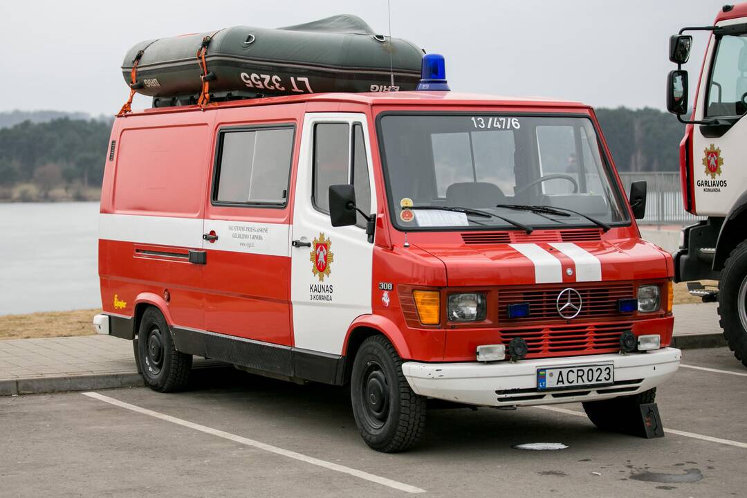 Gelbėjimo pratybos ant ledo