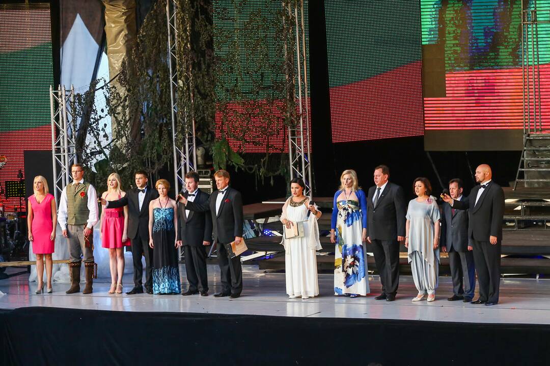 Festivalio „Operetė Kauno pilyje“ metu kauniečiai giedojo himną