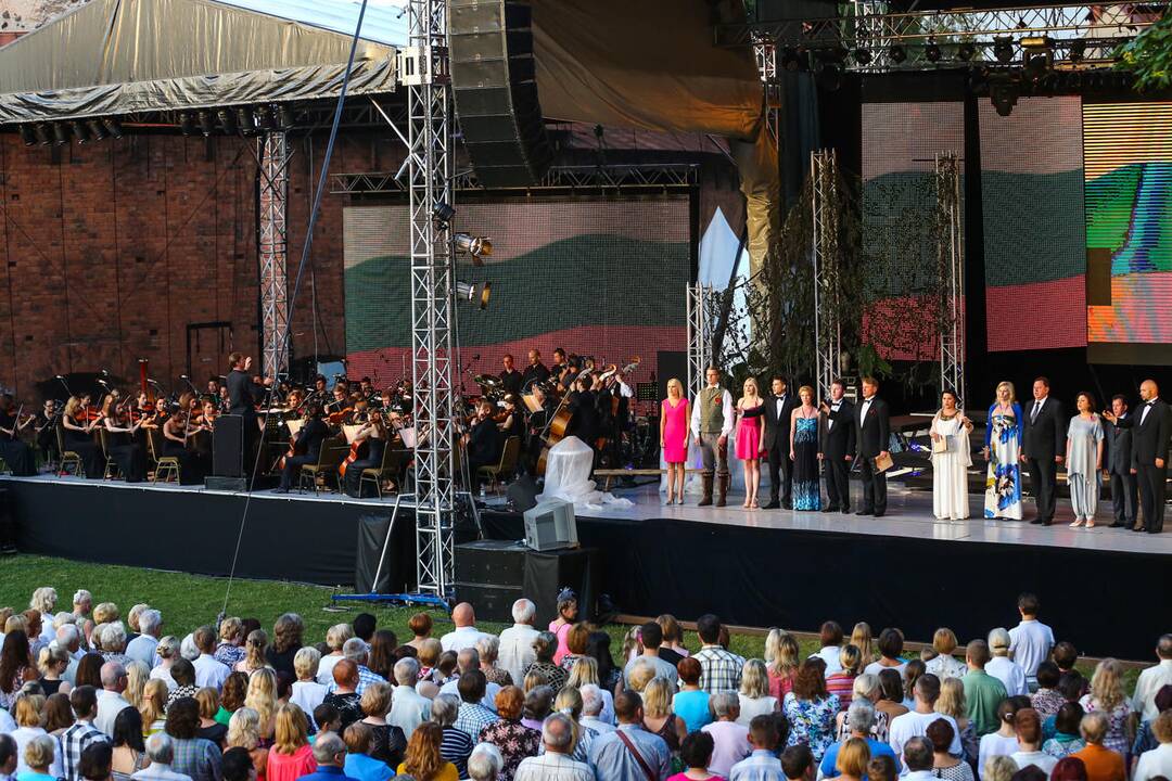 Festivalio „Operetė Kauno pilyje“ metu kauniečiai giedojo himną