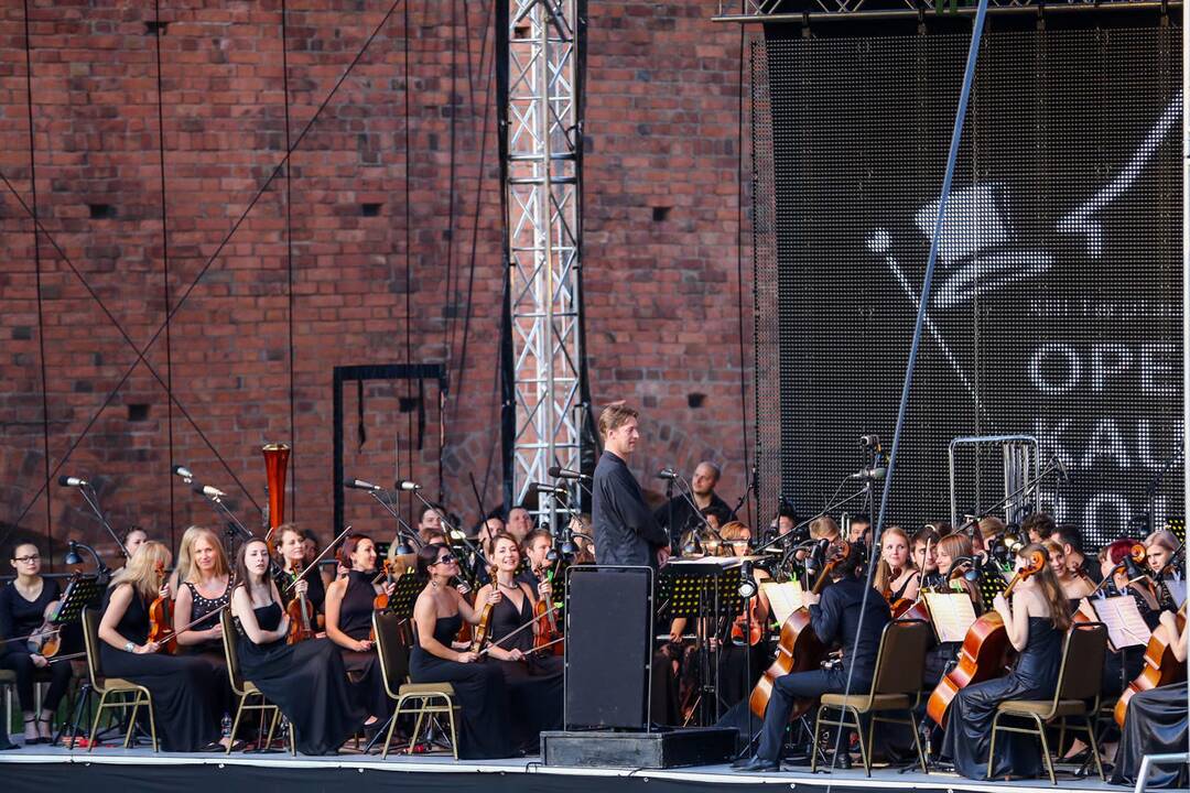 Festivalio „Operetė Kauno pilyje“ metu kauniečiai giedojo himną