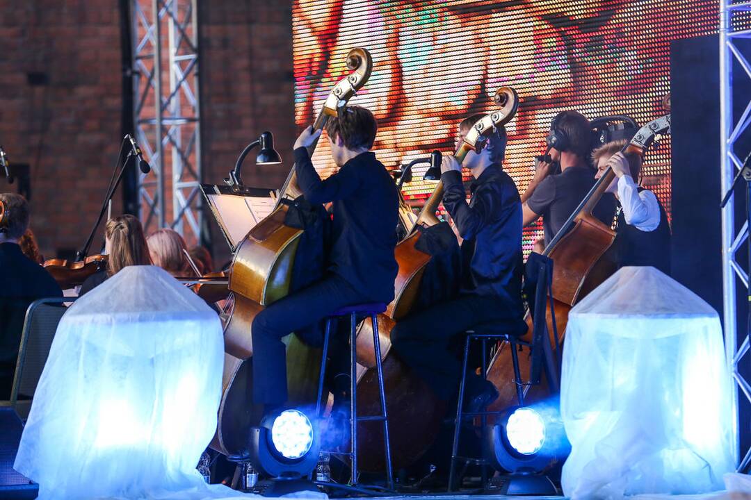 Festivalio „Operetė Kauno pilyje“ metu kauniečiai giedojo himną