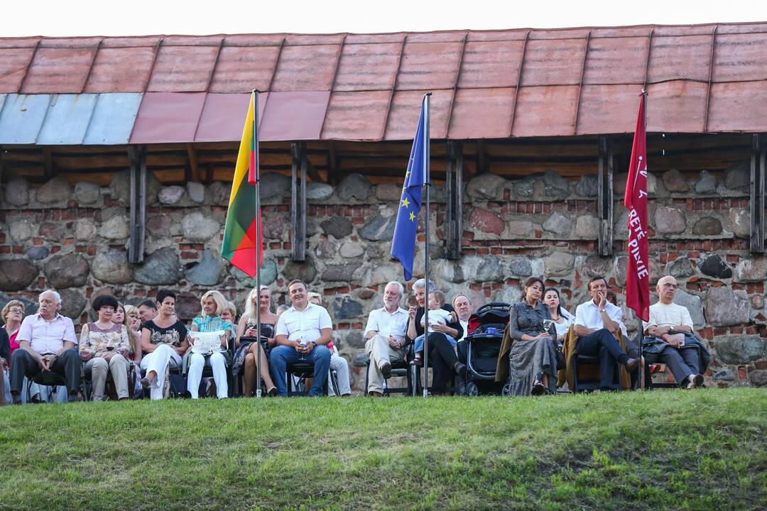 Festivalio „Operetė Kauno pilyje“ metu kauniečiai giedojo himną