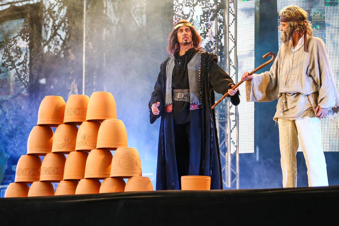 Festivalio „Operetė Kauno pilyje“ metu kauniečiai giedojo himną