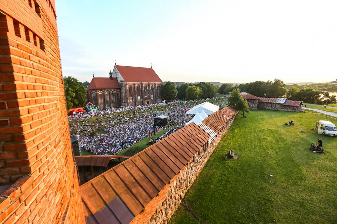 Festivalio „Operetė Kauno pilyje“ metu kauniečiai giedojo himną