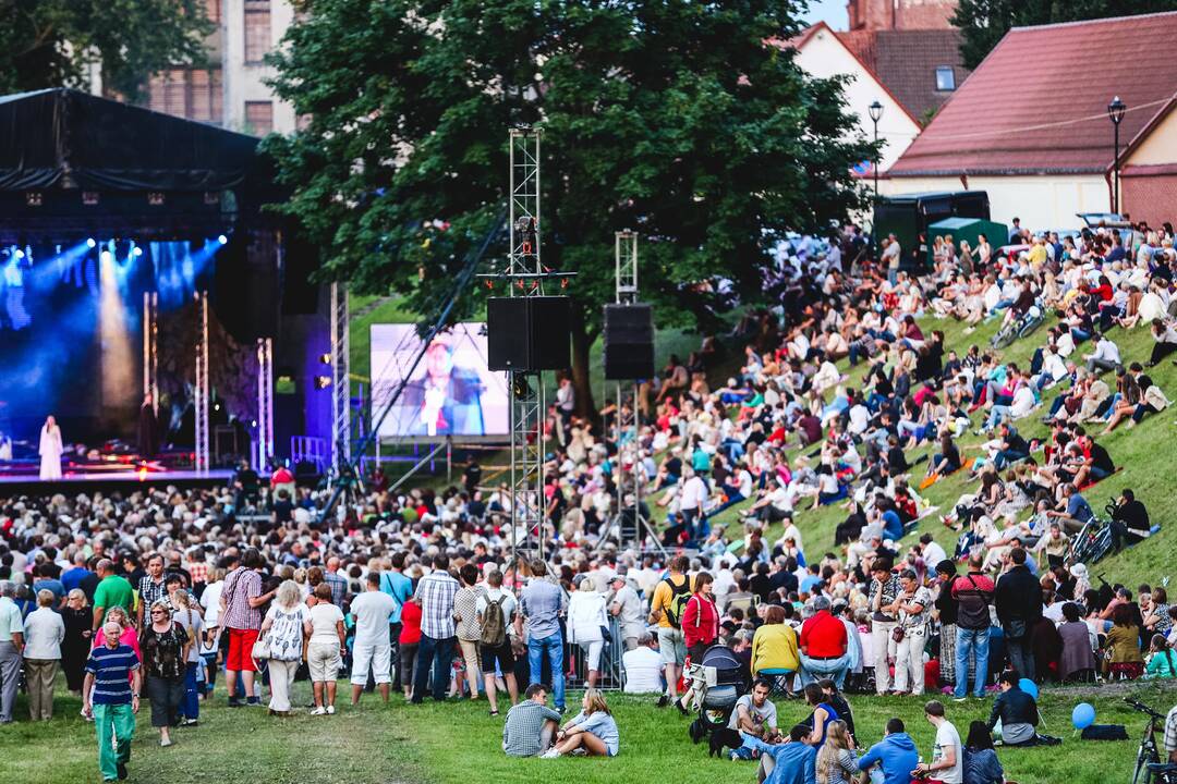 Festivalio „Operetė Kauno pilyje“ metu kauniečiai giedojo himną