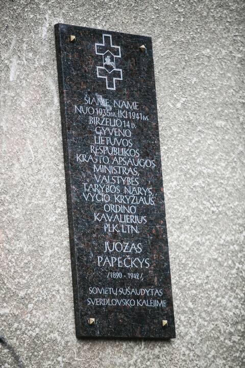 Atidengta memorialinė lenta Juozui Papečkiui