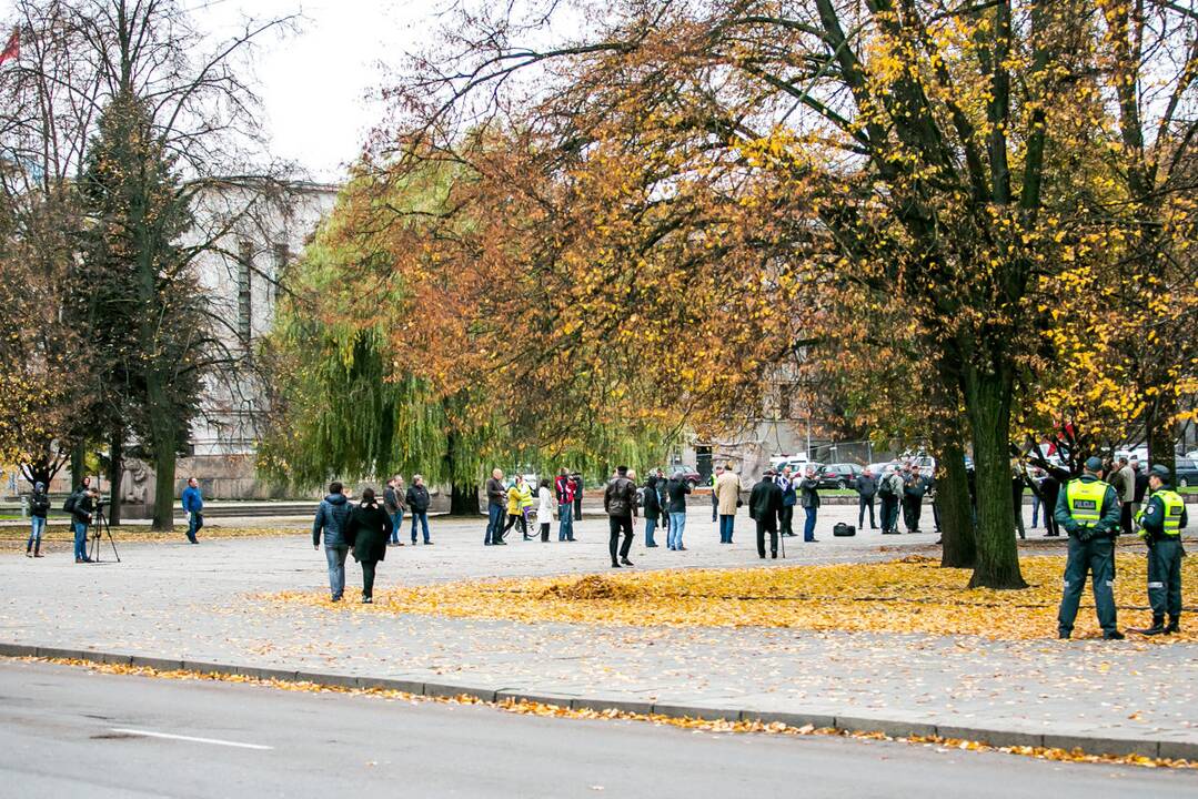 Vienybės aikštėje Kaune- protestas prieš NATO
