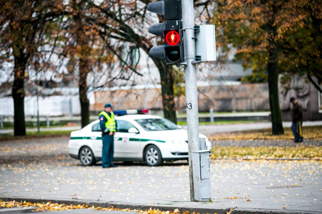 Vienybės aikštėje Kaune- protestas prieš NATO