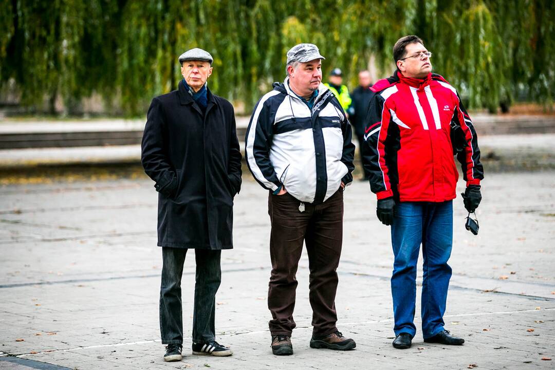 Vienybės aikštėje Kaune- protestas prieš NATO