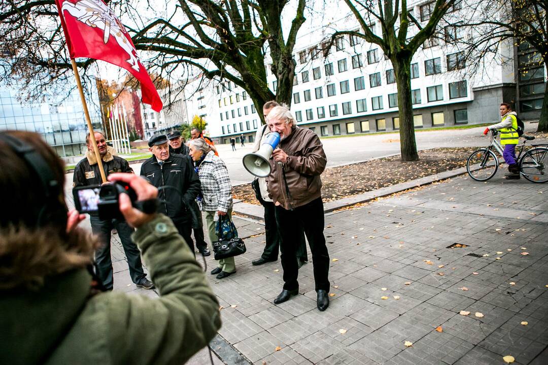Vienybės aikštėje Kaune- protestas prieš NATO