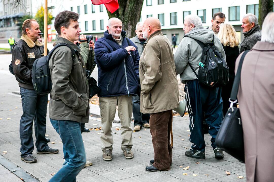 Vienybės aikštėje Kaune- protestas prieš NATO