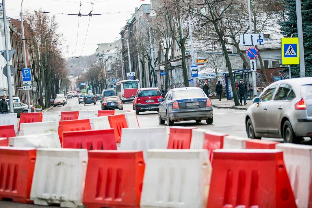 L. Sapiegos ir E. Ožeškienės gatvių sankirtoje įrengta laikina žiedinė sankryža