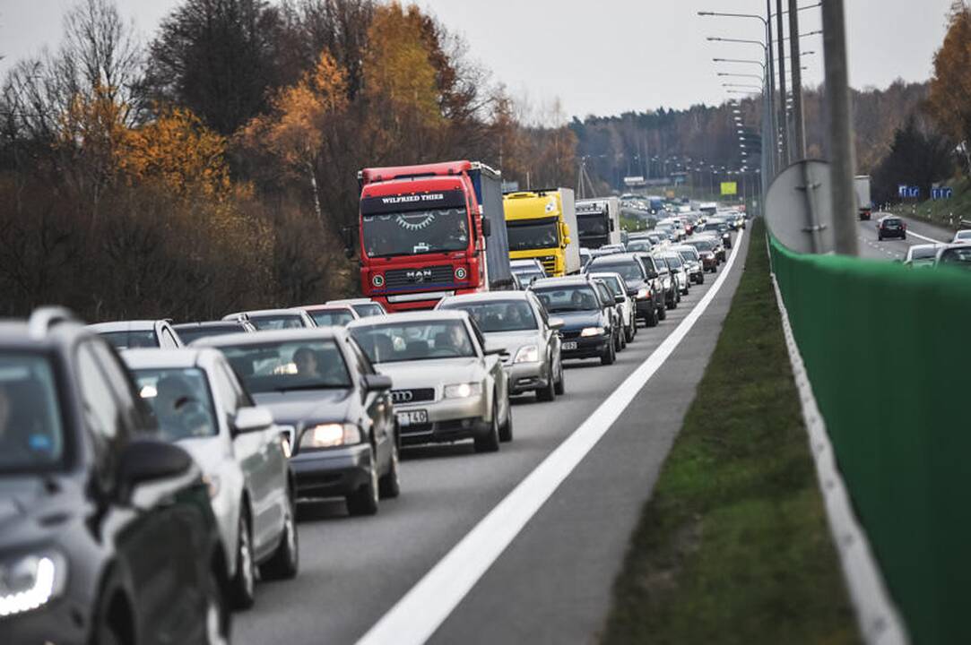 Dėl Palemono viaduko rekonstrukcijos - didžiulės spūstys magistralėje