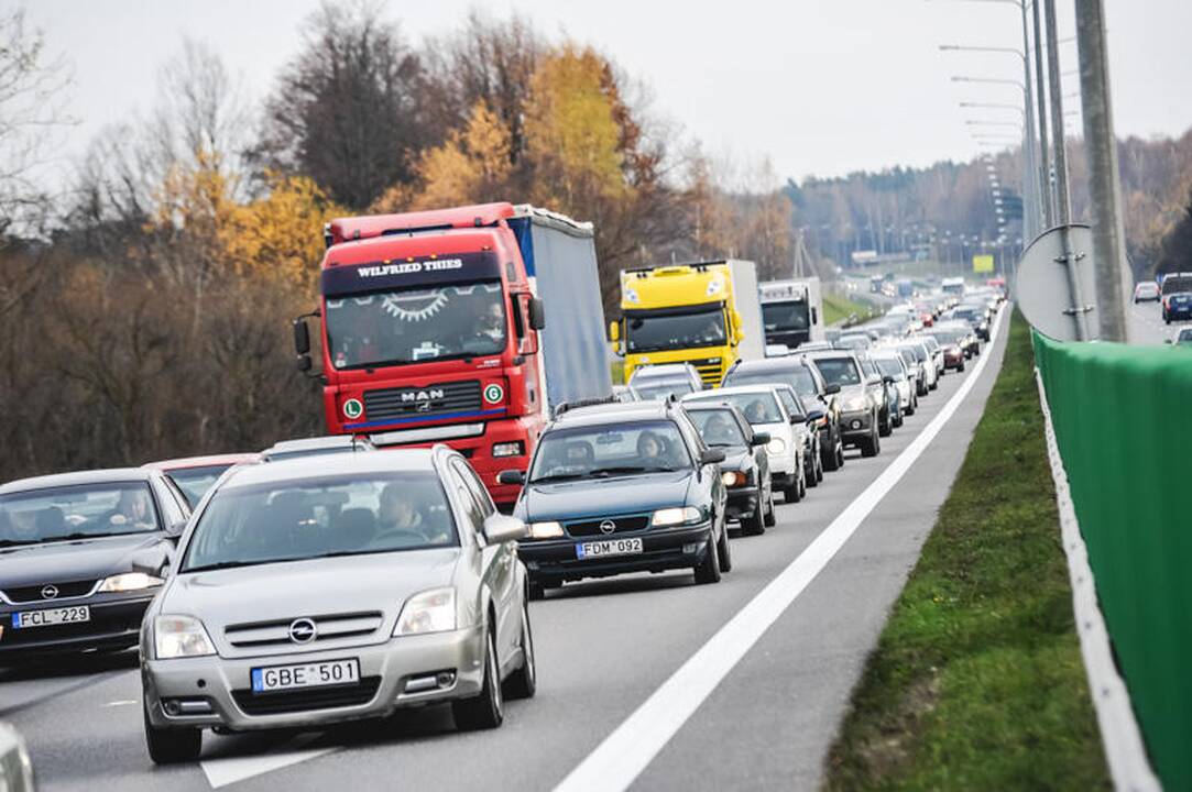 Dėl Palemono viaduko rekonstrukcijos - didžiulės spūstys magistralėje