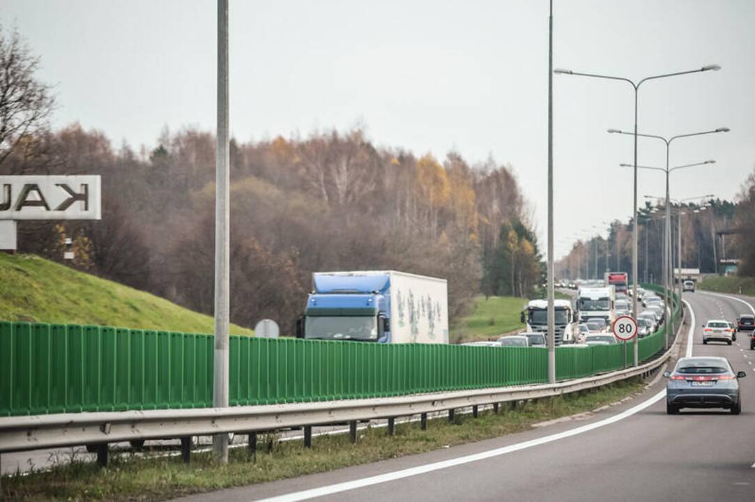 Dėl Palemono viaduko rekonstrukcijos - didžiulės spūstys magistralėje