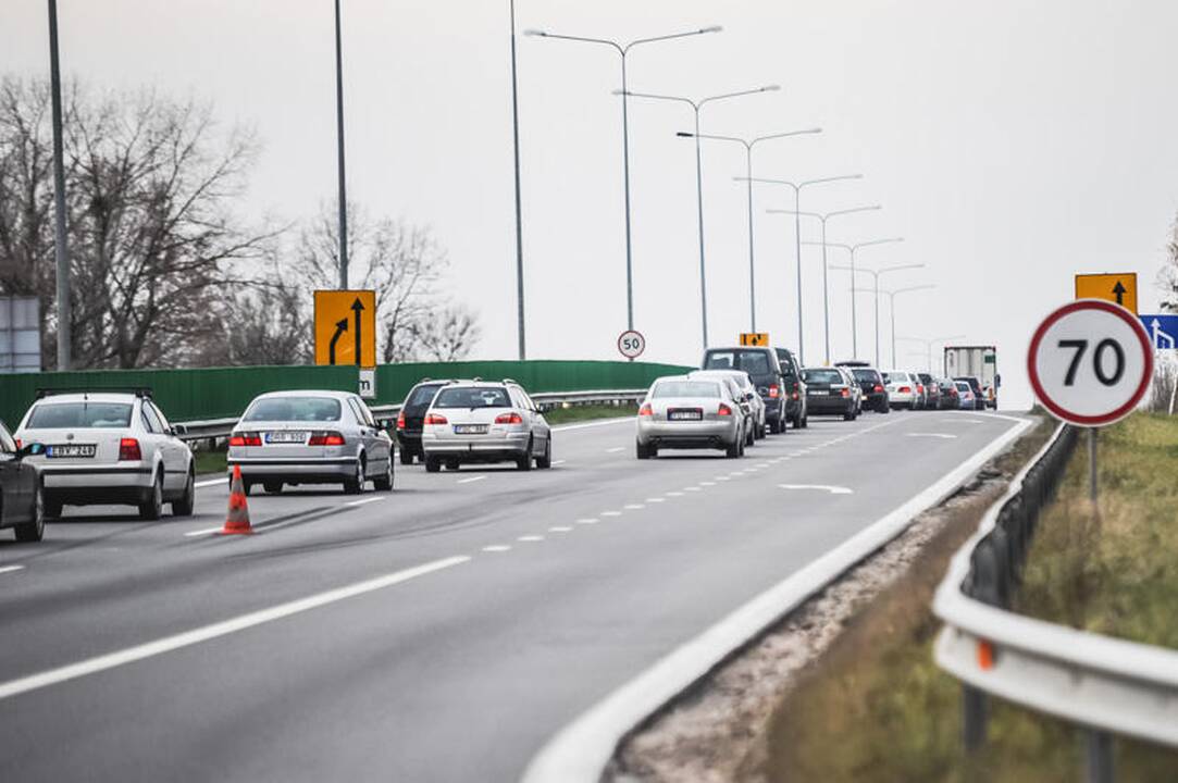 Dėl Palemono viaduko rekonstrukcijos - didžiulės spūstys magistralėje