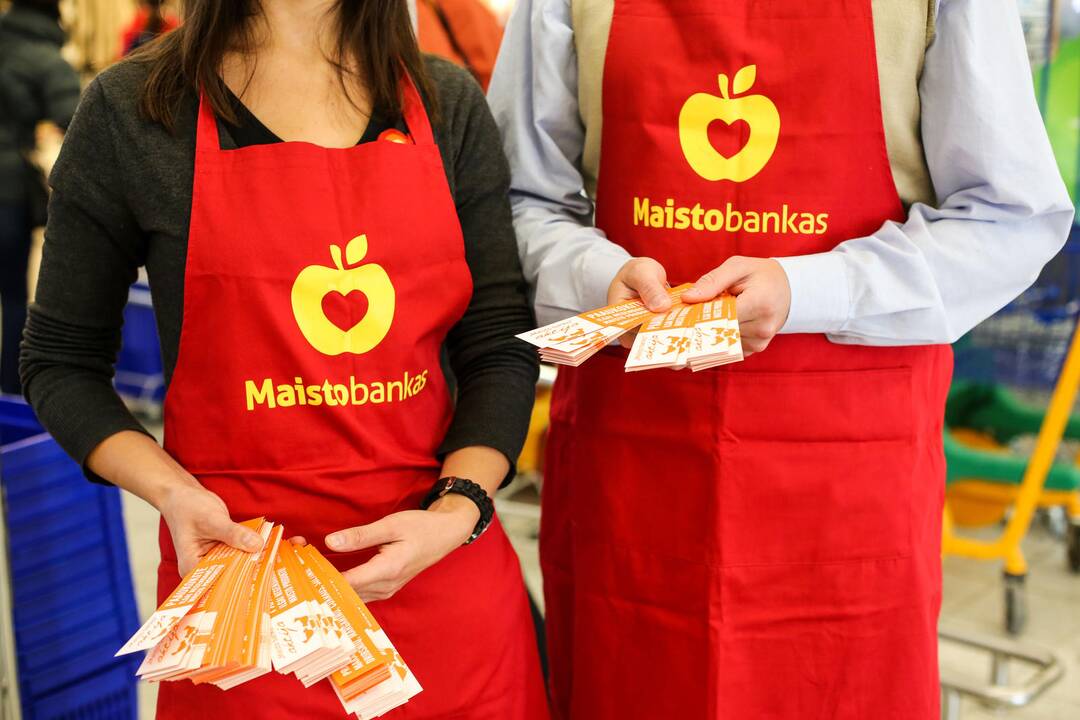 Kauniečiai aukojo "Maisto bankui"