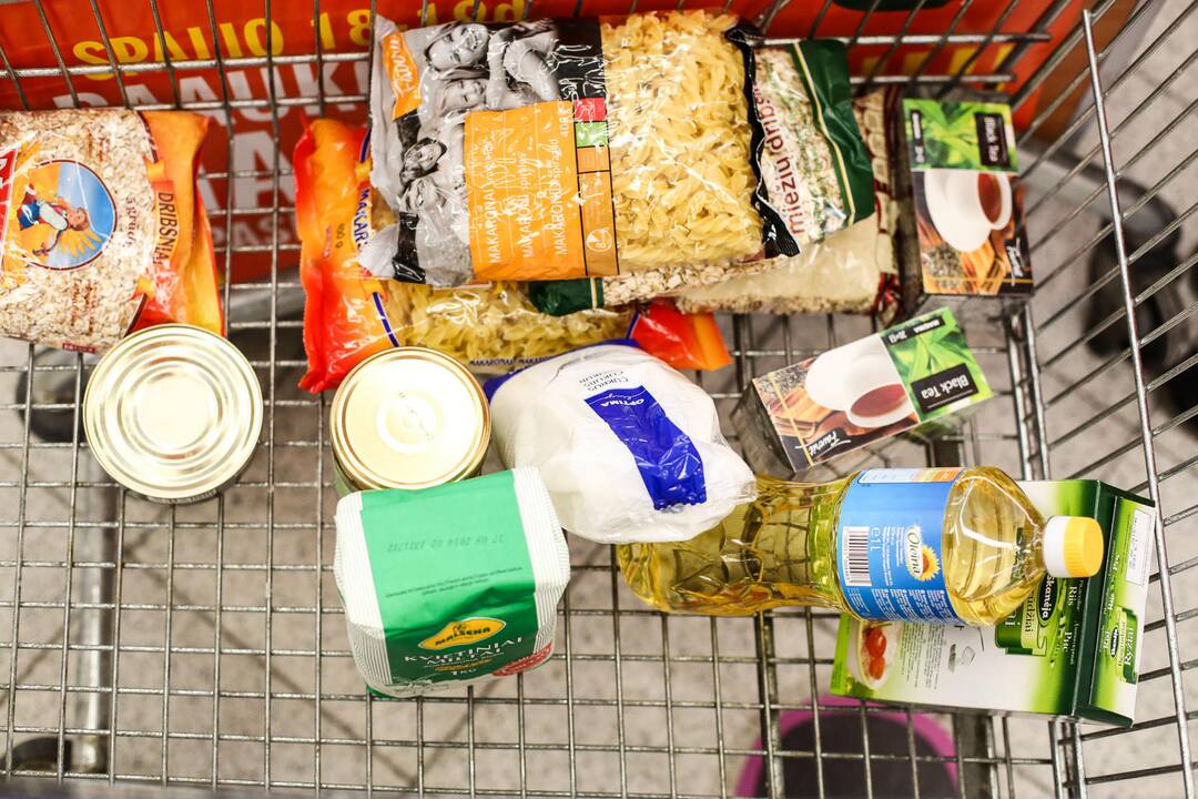 Kauniečiai aukojo "Maisto bankui"