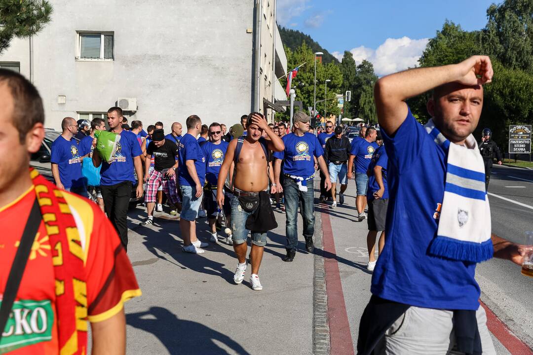 Prieš BIH ir Serbijos rungtynes fanai apsimėtė akmenimis