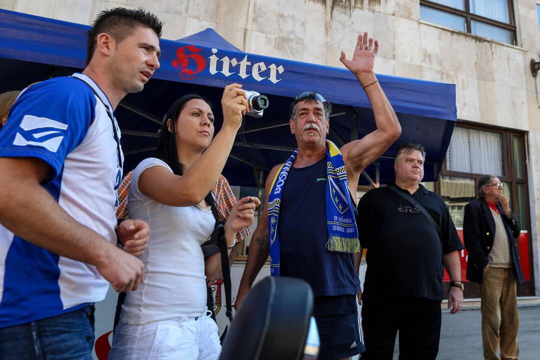 Prieš BIH ir Serbijos rungtynes fanai apsimėtė akmenimis