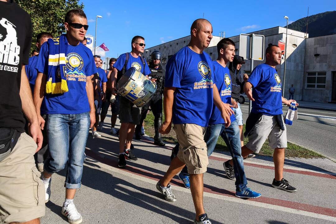 Prieš BIH ir Serbijos rungtynes fanai apsimėtė akmenimis