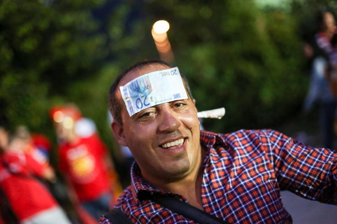 Draugiški sirgalių apsikabinimai prieš Lietuvos ir Makedonijos rungtynes 