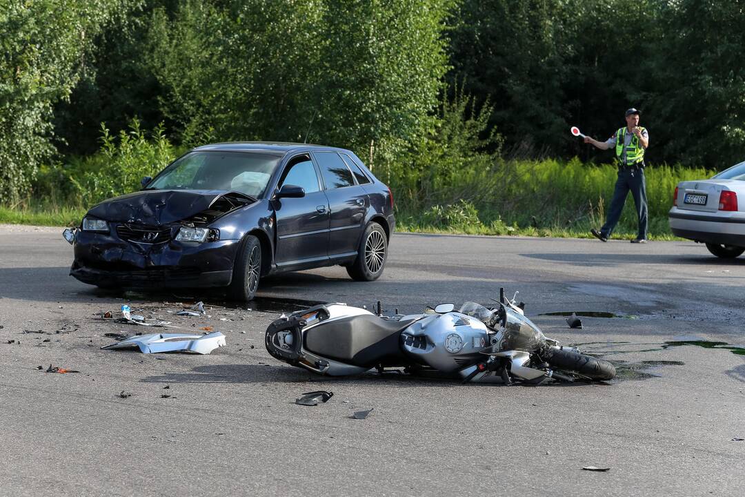 Automobilio ir motociklo avarija