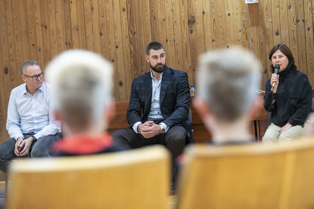 Knygos „Jonas Valančiūnas. Su kamuoliu paskui svajonę“ pristatymas