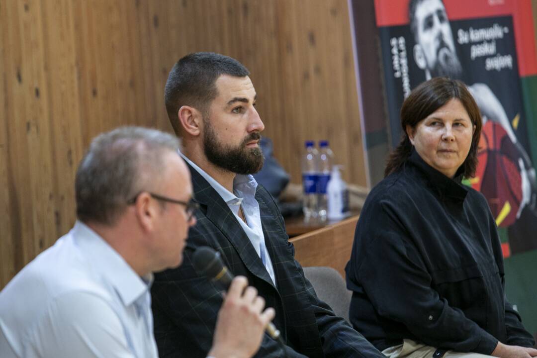 Knygos „Jonas Valančiūnas. Su kamuoliu paskui svajonę“ pristatymas