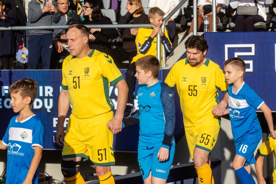  Pasaulio futbolo legendų rungtynės su legendiniais Lietuvos futbolininkais