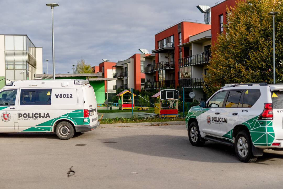 Ant stogo Vilniaus lopšelyje-darželyje rasti įtartini paketėliai