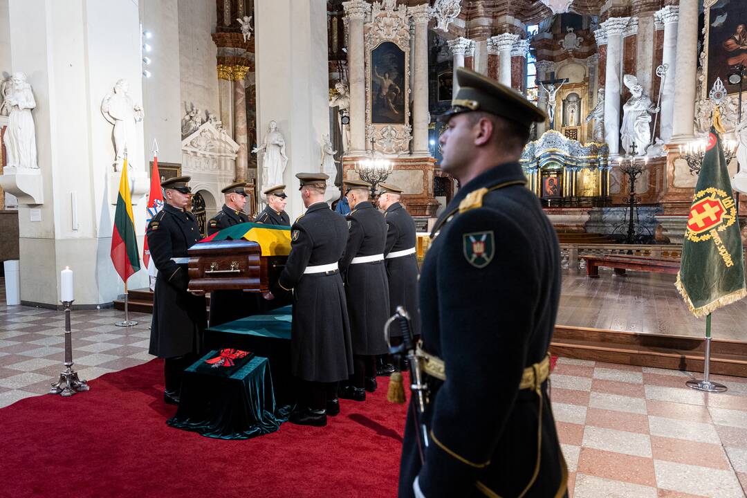  J. Vitkaus-Kazimieraičio palaikai atvežti į Šventų Jonų bažnyčią