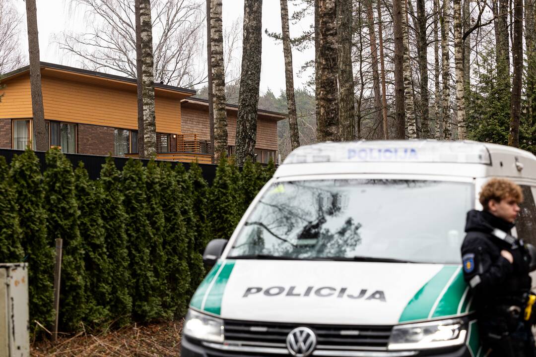 Prie L. Volkovo namų dirba policijos pareigūnai