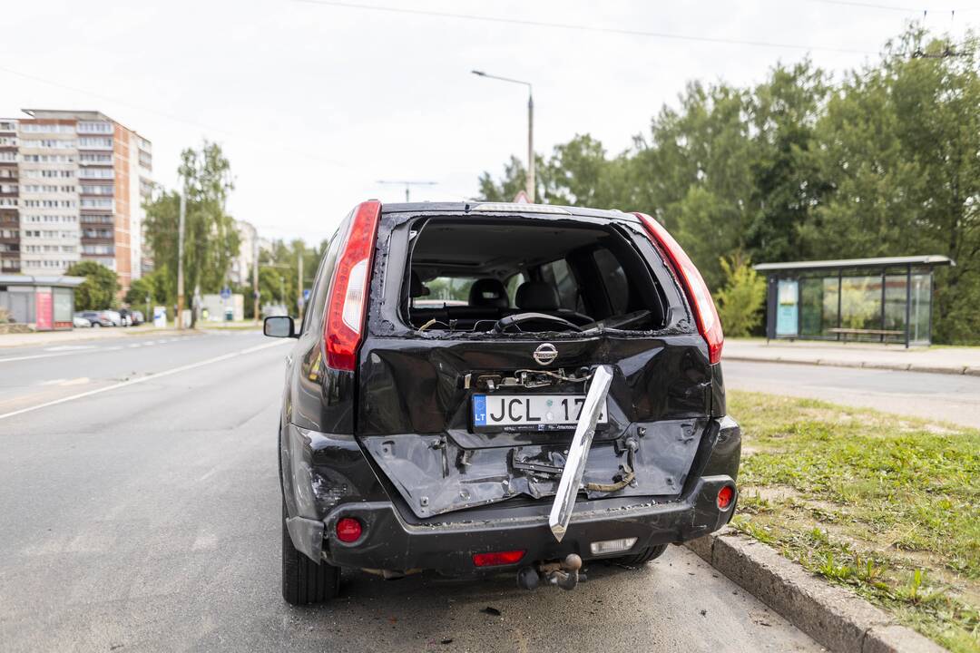 Vilniuje – girta moteris rėžėsi į šešis automobilius