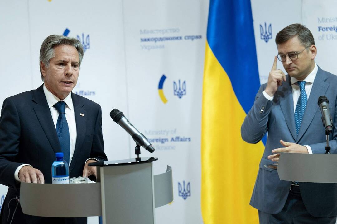 Antony Blinkenas (kairėje)