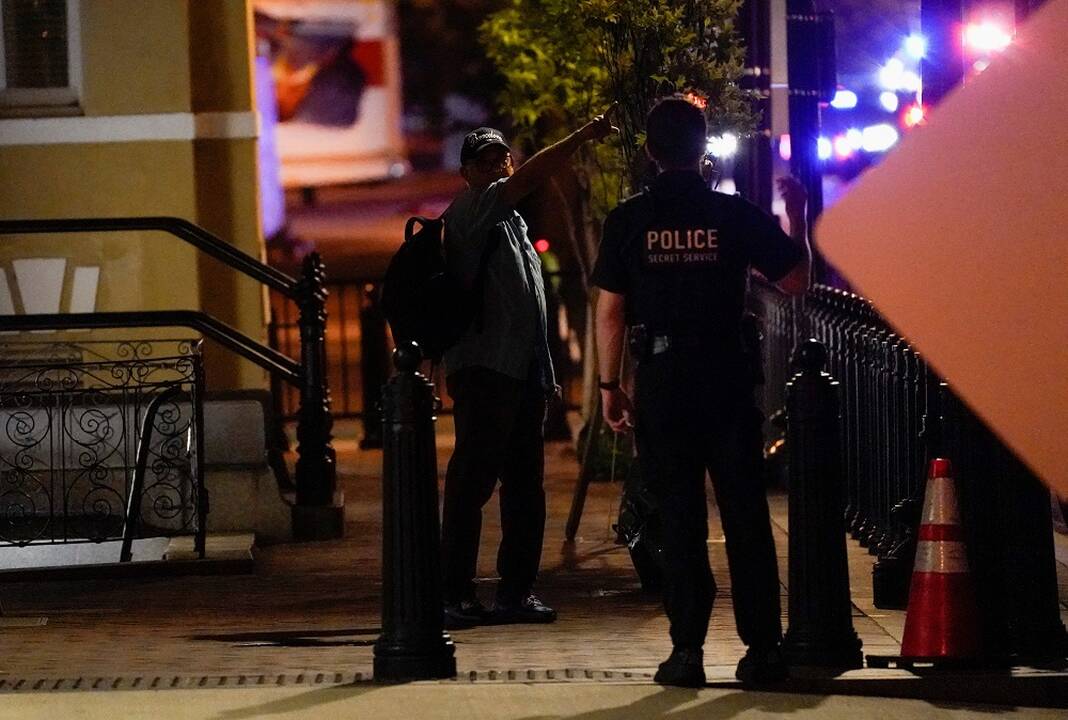 Sulaikytas vairuotojas, įsirėžęs į užtvarą prie Baltųjų rūmų