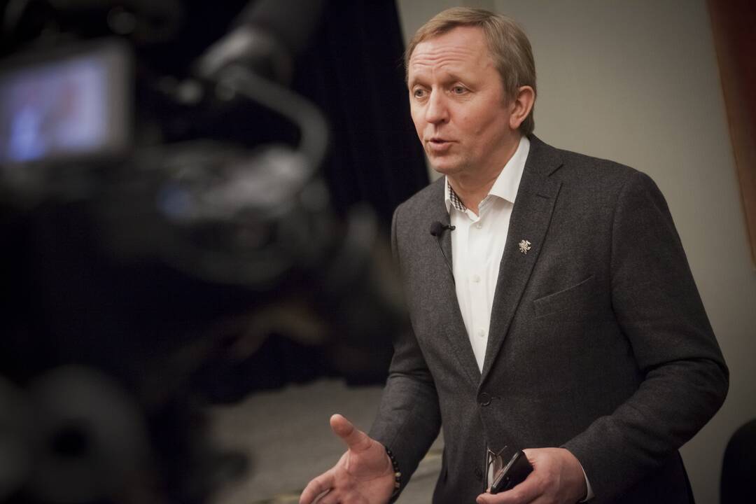 Priemonė: esminis skaitmenizuoto ir virtualiojo meno skirtumas – požiūris į medijų technologijas.